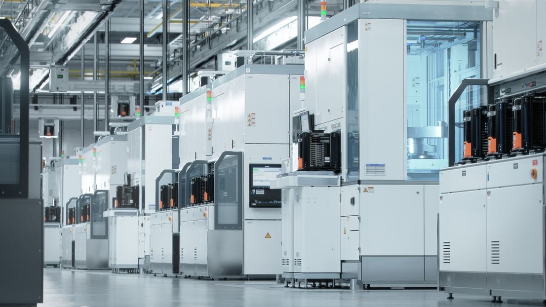 Semiconductor fab cleanroom with overhead wafer transfer system